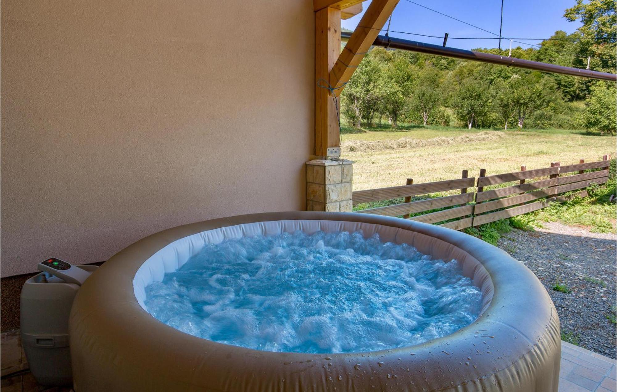 Amazing Home In Vrzici With Jacuzzi Kültér fotó