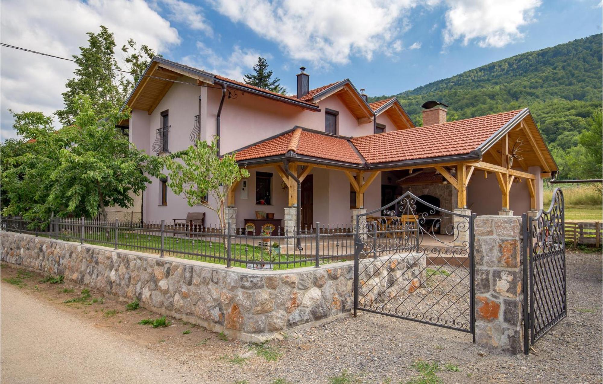 Amazing Home In Vrzici With Jacuzzi Kültér fotó